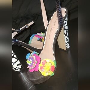 Besty Johnson milana flower platform heels 7.5